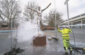 Ειρωνική ανακοίνωση δήθεν αποχώρησης του Κούγια