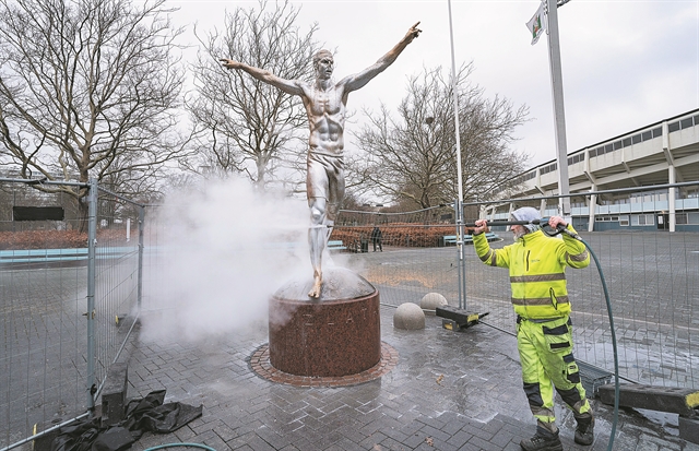 Ειρωνική ανακοίνωση δήθεν αποχώρησης του Κούγια