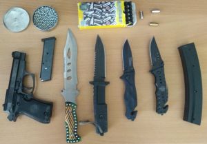 Τον έπιασαν να κυκλοφορεί οπλισμένος σαν αστακός