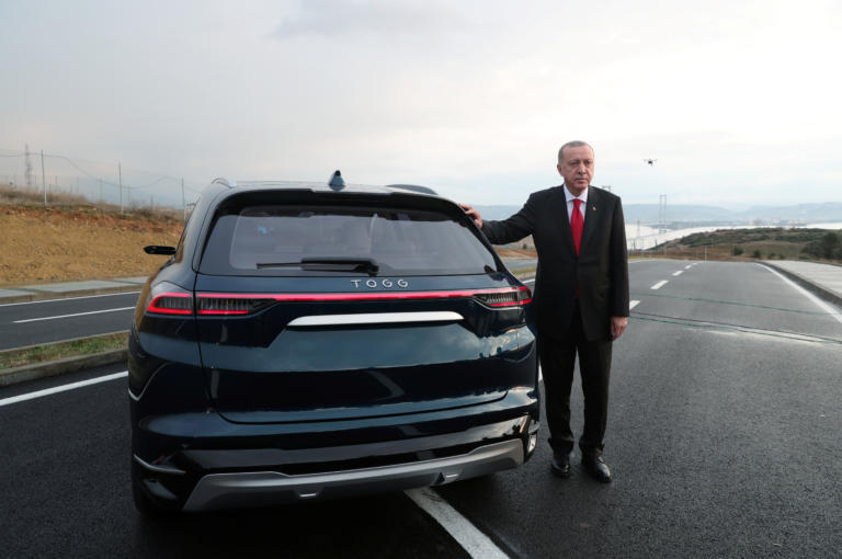Ο Ερντογάν… λανσάρει το πρώτο τουρκικό ηλεκτροκίνητο αυτοκίνητο