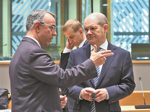 Απόφαση για τη δόση και πρώτη ανάσα για τα πλεονάσματα