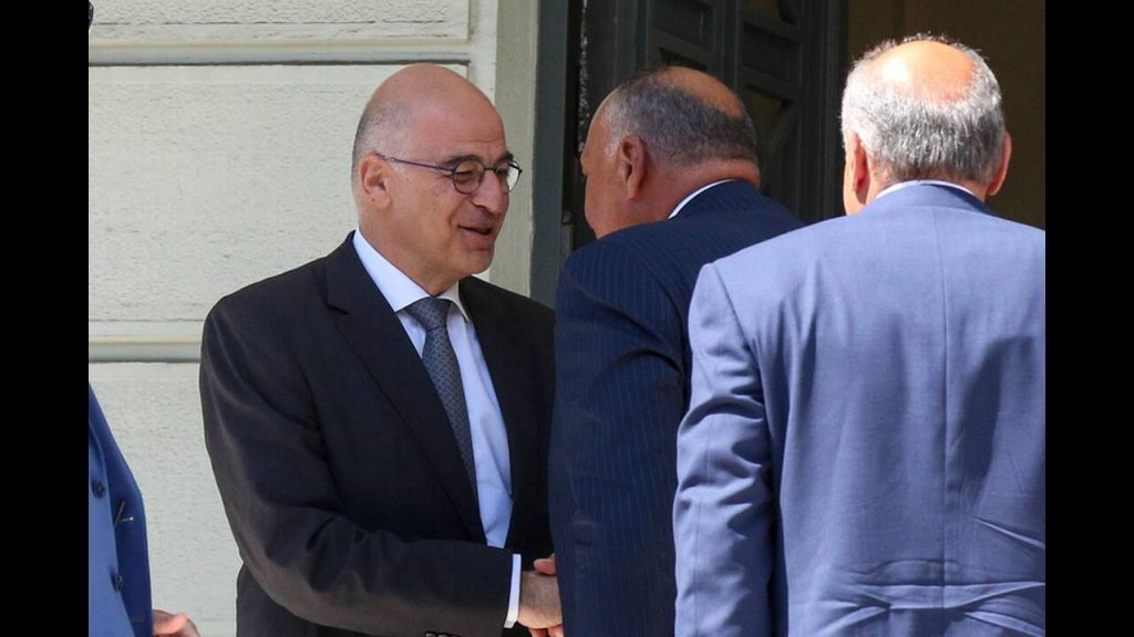 Εκτενής αναφορά του αιγυπτιακού Τύπου στη συνάντηση Δένδια – Σούκρι