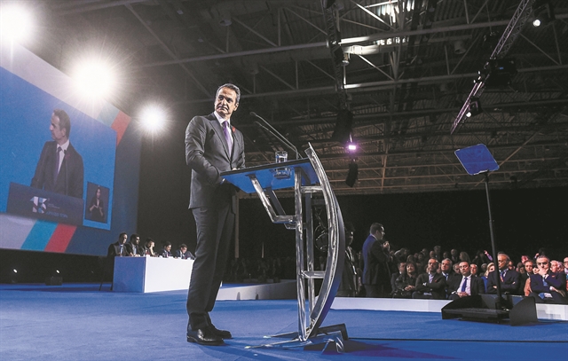 Βάζουν μπροστά την κομματική μηχανή