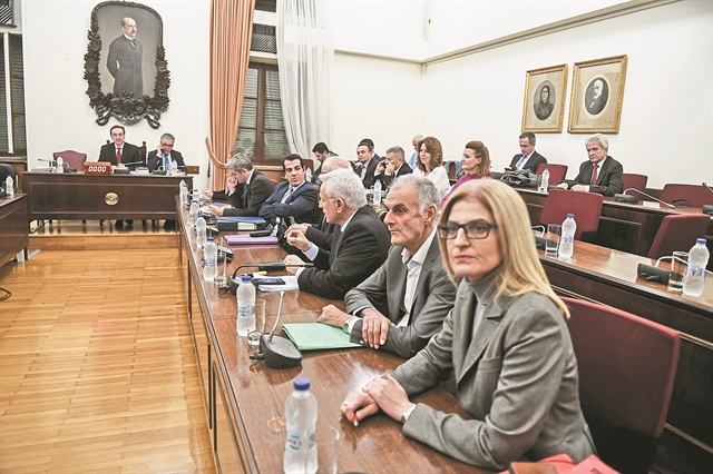 «Με πίεζαν να καταθέσωκατά πολιτικών προσώπων»