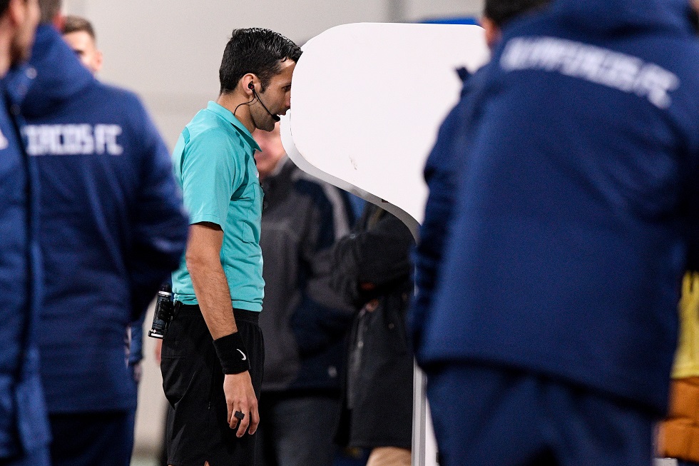 Γαβαλάς : Το έλλειμμα εκπαίδευσης και τα προβλήματα στο VAR