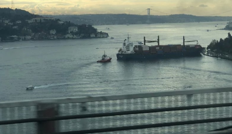 Φορτηγό πλοίο προσέκρουσε σε ακτή του Βοσπόρου