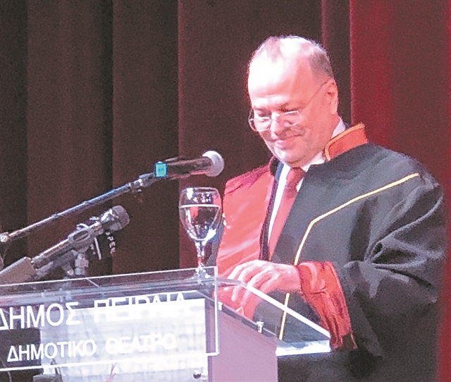 «Ξεφεύγουμε από το κυνήγι μαγισσών»