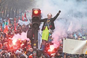Η μητέρα όλων των μαχών για τον Μακρόν