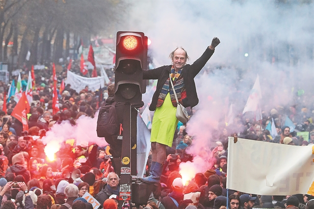 Η μητέρα όλων των μαχών για τον Μακρόν