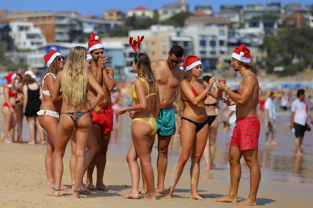 Στο Σίδνεϊ έκαναν Χριστούγεννα με μπικίνι στις παραλίες