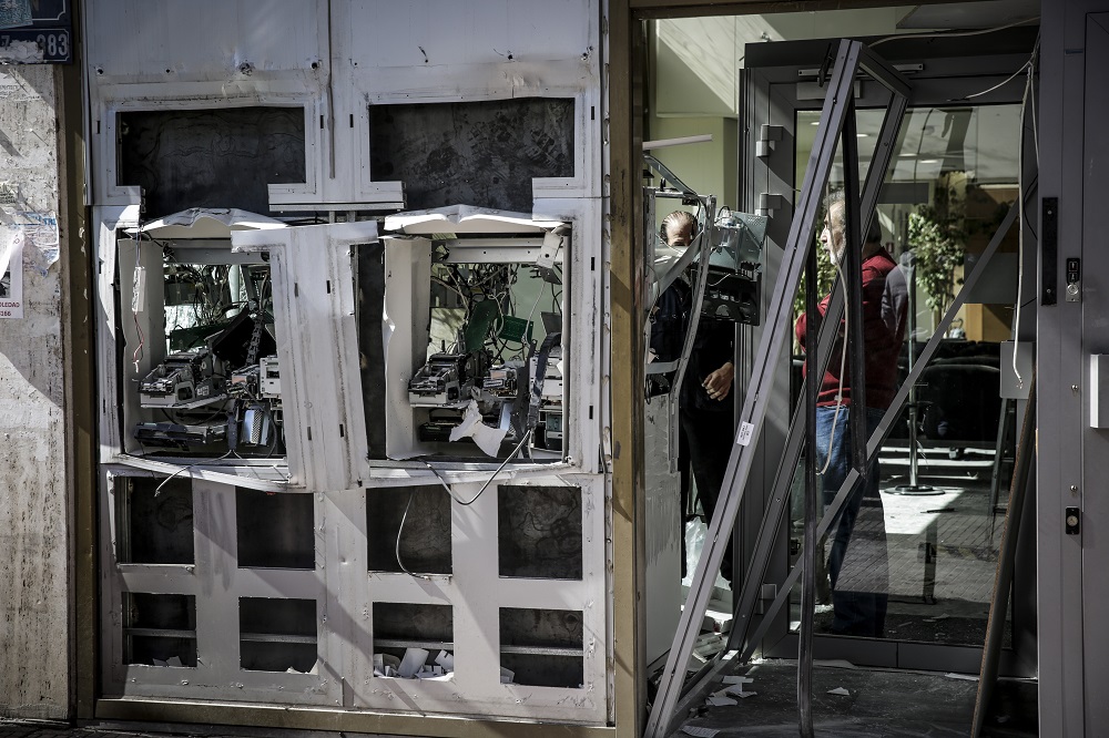 «Χτύπησαν» δεκάδες σημεία τα ξημερώματα στην Αθήνα – ΑΤΜ, καταστήματα και δημόσιες υπηρεσίες