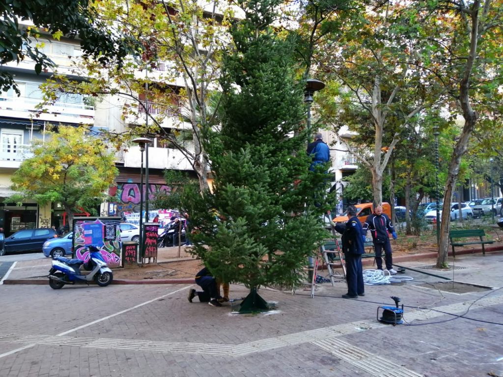 Στόλισε και τα Εξάρχεια ο δήμος Αθηναίων