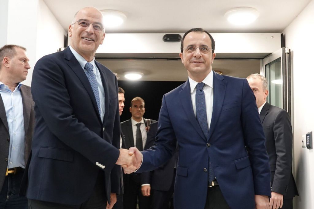 Συνεχίζεται το μπαράζ επαφών Δένδια – Συνάντηση με τον κύπριο ΥΠΕΞ