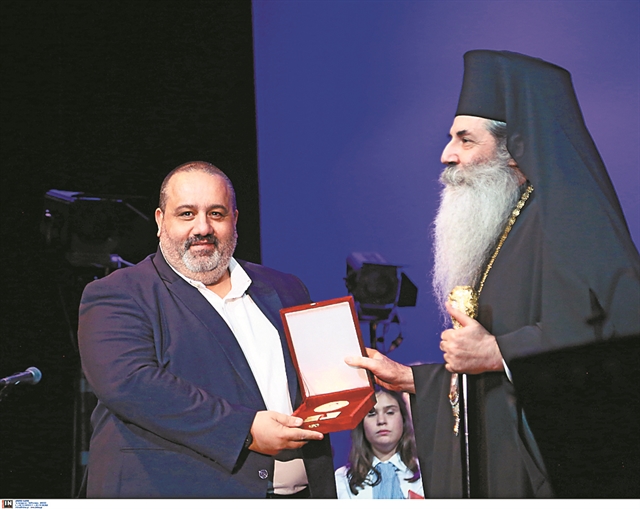 Βράβευσε τον Ολυμπιακό για την κοινωνική του προσφορά