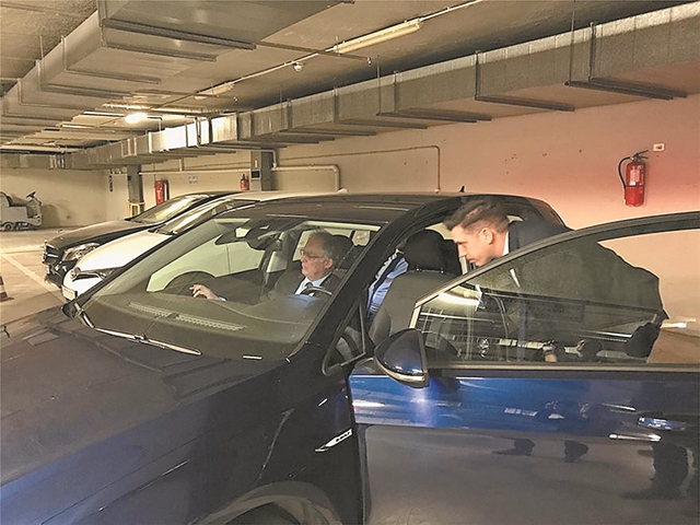 Στην… πρίζα μπαίνουν οι βουλευτές