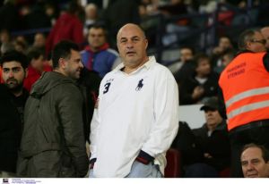 Χώρισε ο Μπέος με αιχμές για την επί 20ετία σύζυγό του