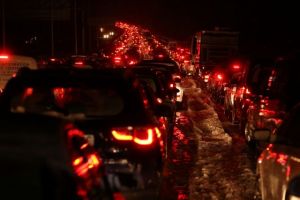 Καταγγελία εγκλωβισμένης οδηγού: Δεν υπήρχε ούτε Τροχαία ούτε εκχιονιστικά στην Αθηνών – Λαμίας