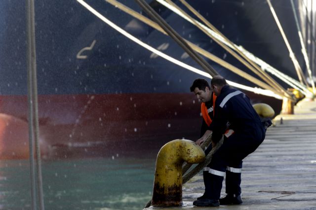 Ρέθυμνο : Πρόσκρουση πλοίου με πλωτό γερανό μέσα στο λιμάνι