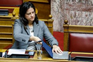 Προσλήψεις και αξιολογήσεις εκπαιδευτικών εξήγγειλε η Κεραμέως