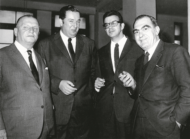 «Τριαντάφυλλα αντί για νυστέρι»