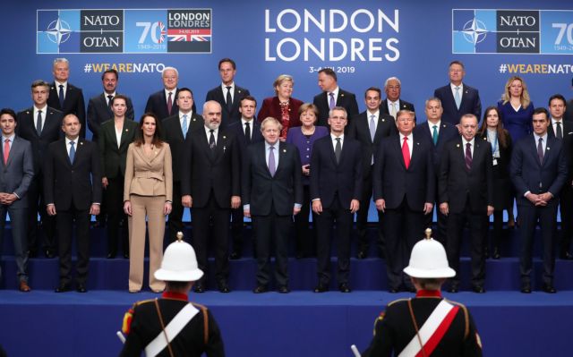 Σε εξέλιξη η συνάντηση των ηγετών του NATO – Η εντυπωσιακή τελετή