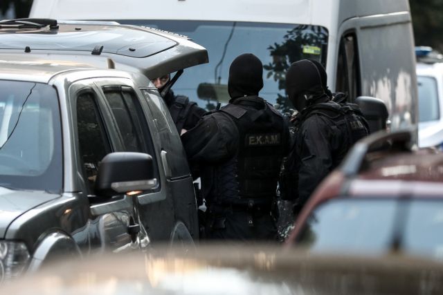 Καταδρομική επίθεση κουκουλοφόρων στο κέντρο της Αθήνας
