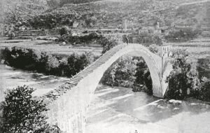 Στέκει υπερήφανο ξανά το ηπειρώτικο γεφύρι – σύμβολο