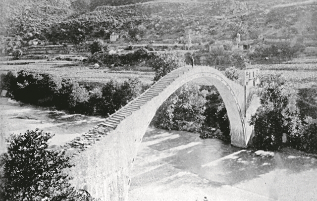 Στέκει υπερήφανο ξανά το ηπειρώτικο γεφύρι – σύμβολο