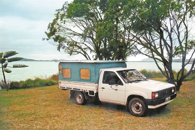 Το αυτοκίνητο είναι το σπίτι του!