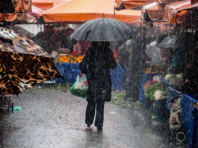 Εντείνονται τα έντονα καιρικά φαινόμενα – Προβλήματα σε Άρτα, Αθήνα, Ηράκλειο