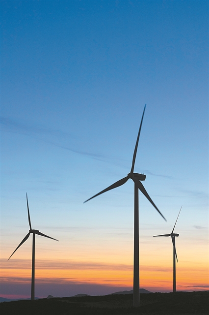 Στροφή στο φθηνό «πράσινο» ρεύμα