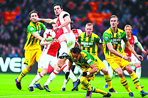 Παραμένει στην κορυφή ο Αγιαξ