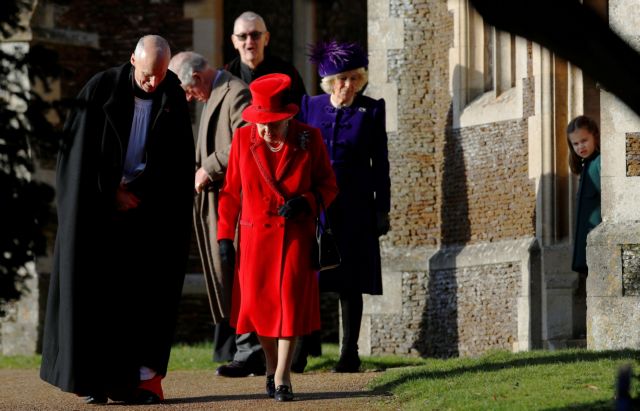 Μαζί με την υπόλοιπη βασιλική οικογένεια στη χριστουγεννιάτικη λειτουργία ο πρίγκιπας Άντριου