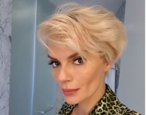 Η Έλενα Χριστοπούλου ποζάρει εντελώς άβαφη