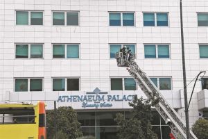 Τα μπιτόνια βενζίνης και η εντολή «έξωσης»