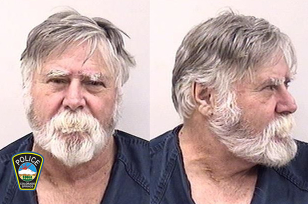 Λήστεψε τράπεζα κι άρχισε να πετάει λεφτά φωνάζοντας «Καλά Χριστούγεννα»