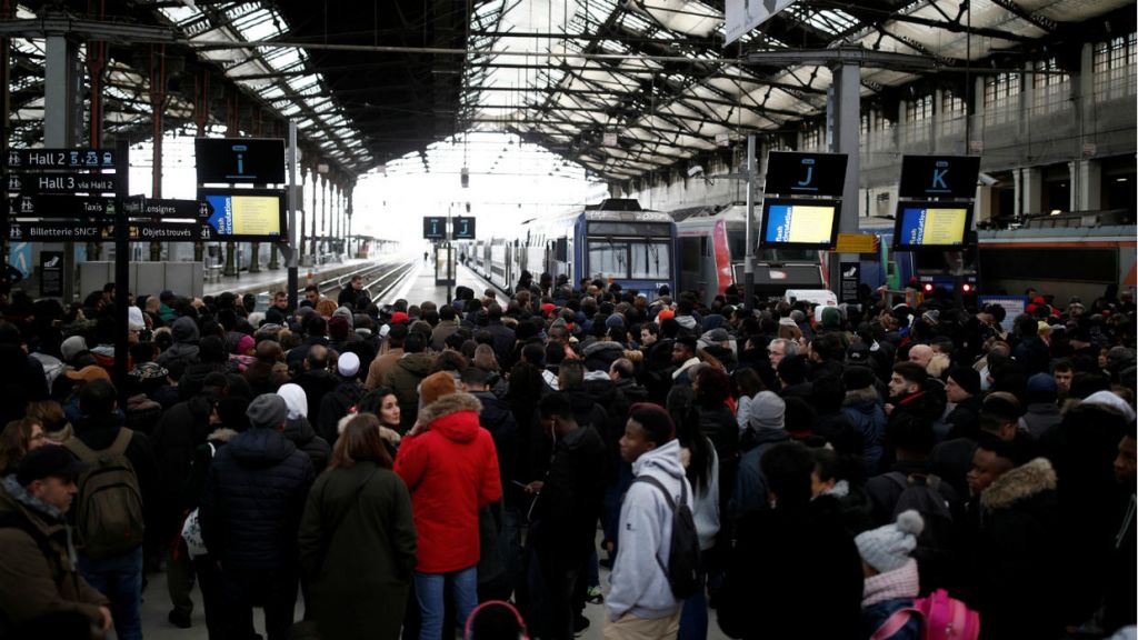 Γαλλία : Μεγάλα προβλήματα στις μετακινήσεις εξαιτίας της απεργίας