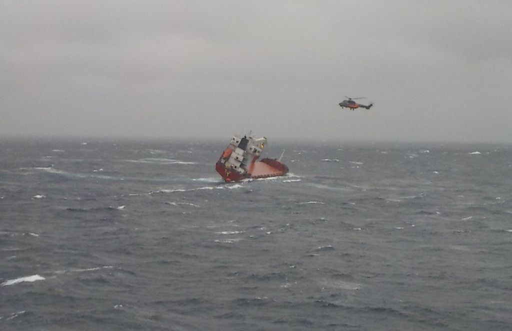 Πλοίο κυνδυνεύει να βουλιάξει στη Σκύρο: Δύο ναυτικοί τραυματίες