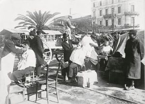 Προσφυγικοί καταυλισμοί δίπλα στον ναό του Ηφαίστου