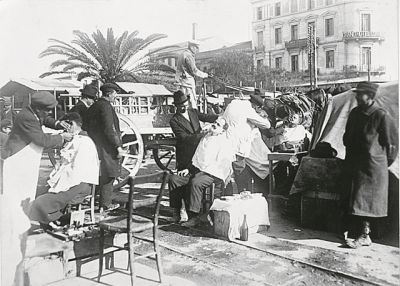 Προσφυγικοί καταυλισμοί δίπλα στον ναό του Ηφαίστου