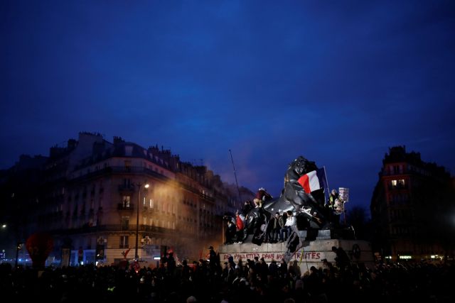 Γαλλία: Απεργίες και πορείες για έκτη ημέρα για το συνταξιοδοτικό