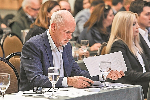 Ο Γιώργος Παπανδρέου στη «ζυγαριά»