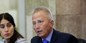 ΗΠΑ : Αλλάζει στρατόπεδο Δημοκρατικός βουλευτής