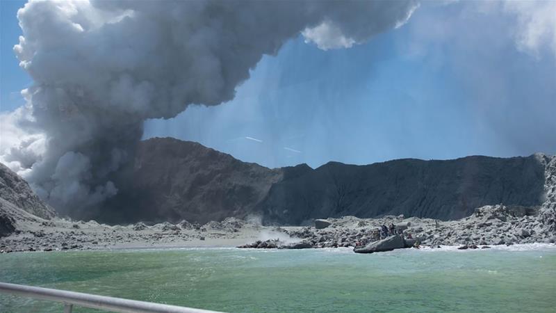 Έκρηξη ηφαιστείου στη Νέα Ζηλανδία : 5 νεκροί – Αγωνιώδεις έρευνες για αγνοούμενους