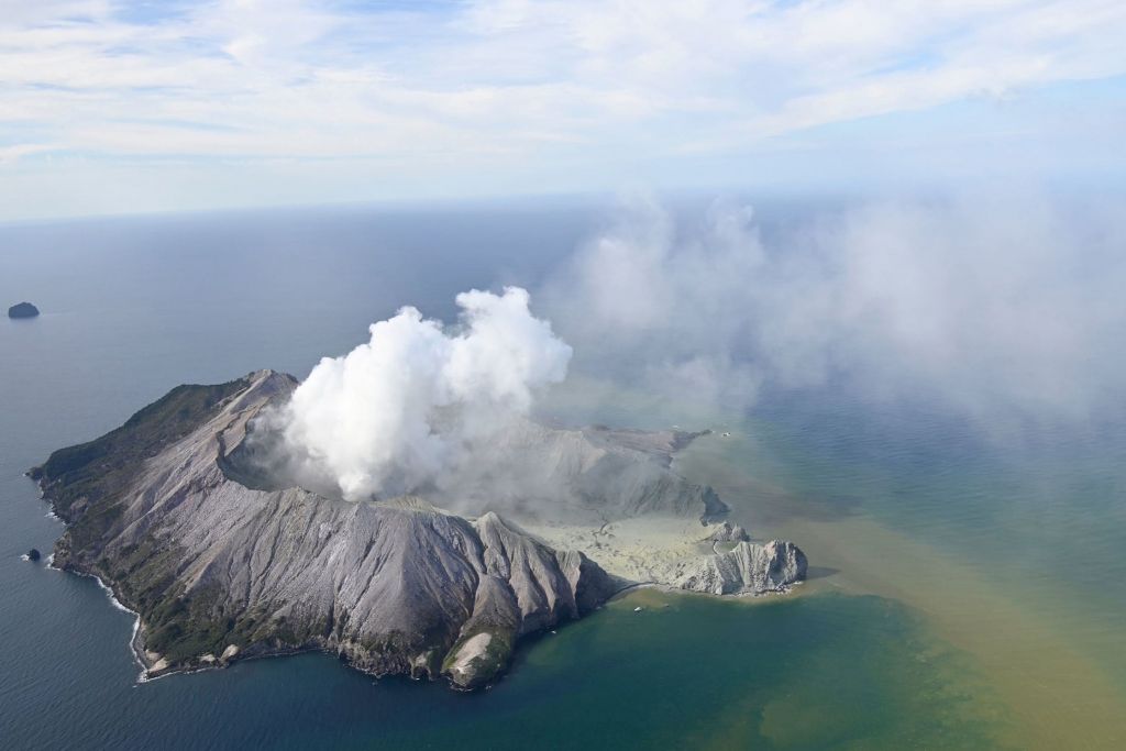Έκρηξη ηφαιστείου στη Νέα Ζηλανδία : Ένας νεκρός, πολλοί αγνοούμενοι και τραυματίες