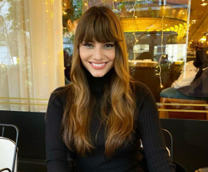 Ηλιάνα Παπαγεωργίου: Ποζάρει με τη μητέρα της, δείχνοντας πως η ομορφιά είναι οικογενειακή υπόθεση