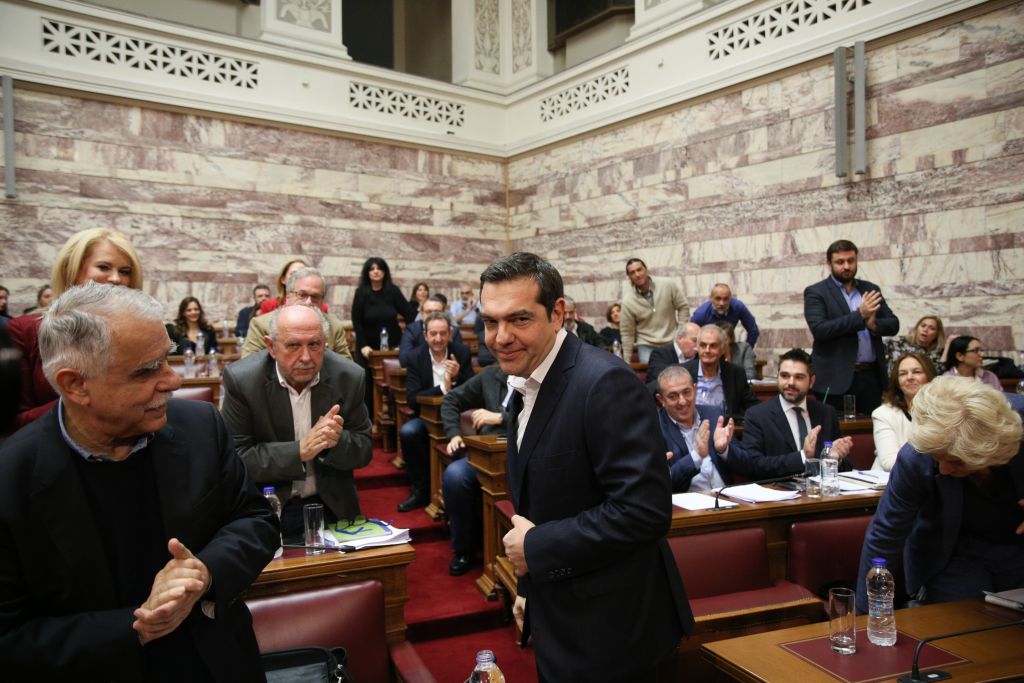 Ο Τσίπρας προσπαθεί να «ξυπνήσει» τον ΣΥΡΙΖΑ «χτυπώντας» τα εθνικά θέματα