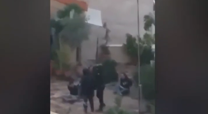 Φωτογραφία – ντοκουμέντο από τη σύλληψη του Δημήτρη Ινδαρέ στο Κουκάκι