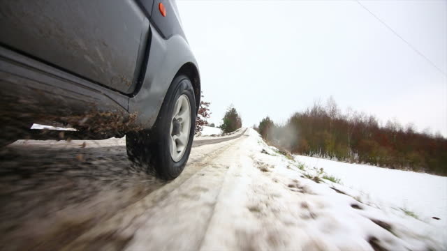 Πέρασμα από χιόνι με 4Χ4: Γιατί πρέπει να ξεφουσκώνουμε τα ελαστικά
