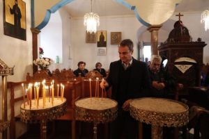 Στη Θεία Λειτουργία στην Κάσο ο Κυριάκος Μητσοτάκης